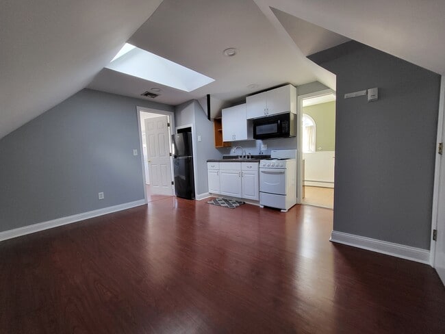 Building Photo - 2147 Salisbury Park Dr