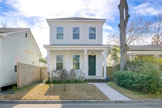 Building Photo - 615 E 33rd St