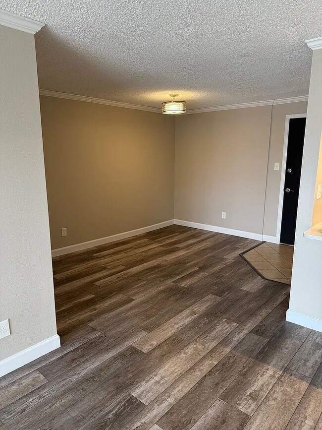 Building Photo - CLM-Mountain Shadows Condo