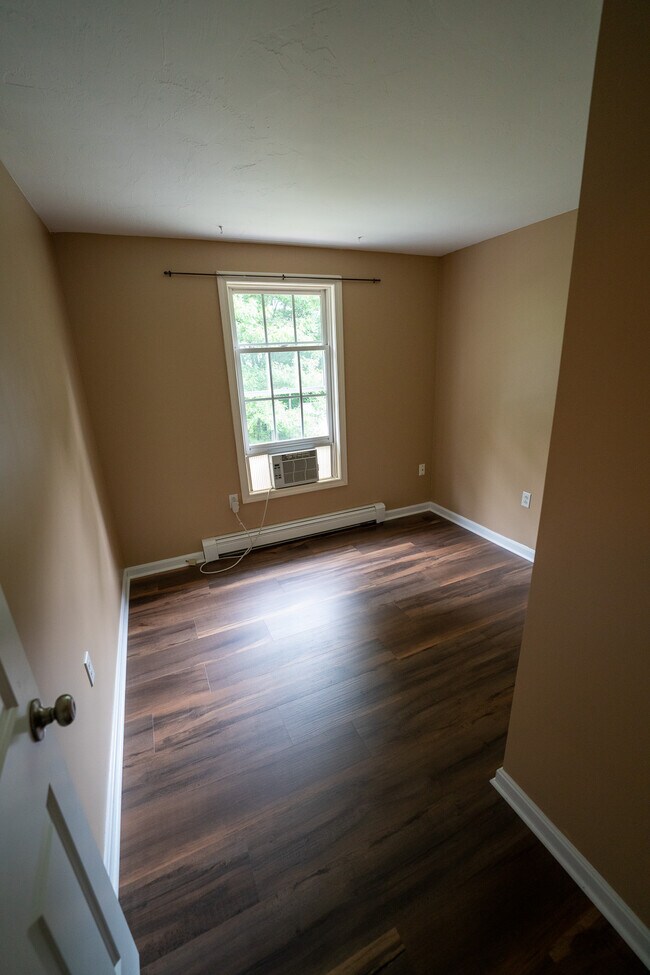 Building Photo - 41 Cressey St