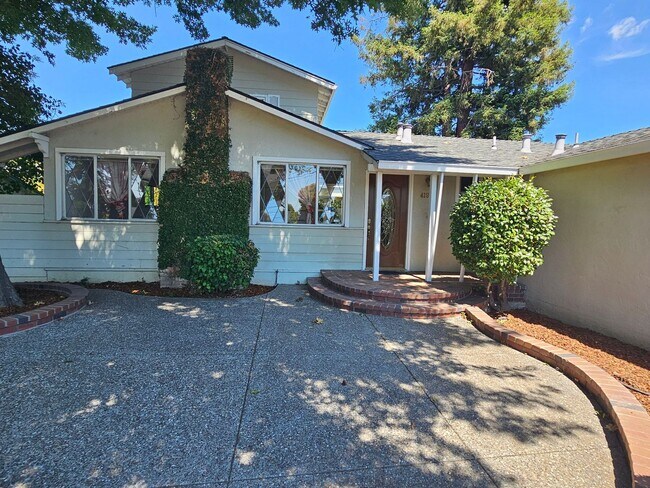 Foto del edificio - REGAL 5 Bed/3 Bath Home in FREMONT