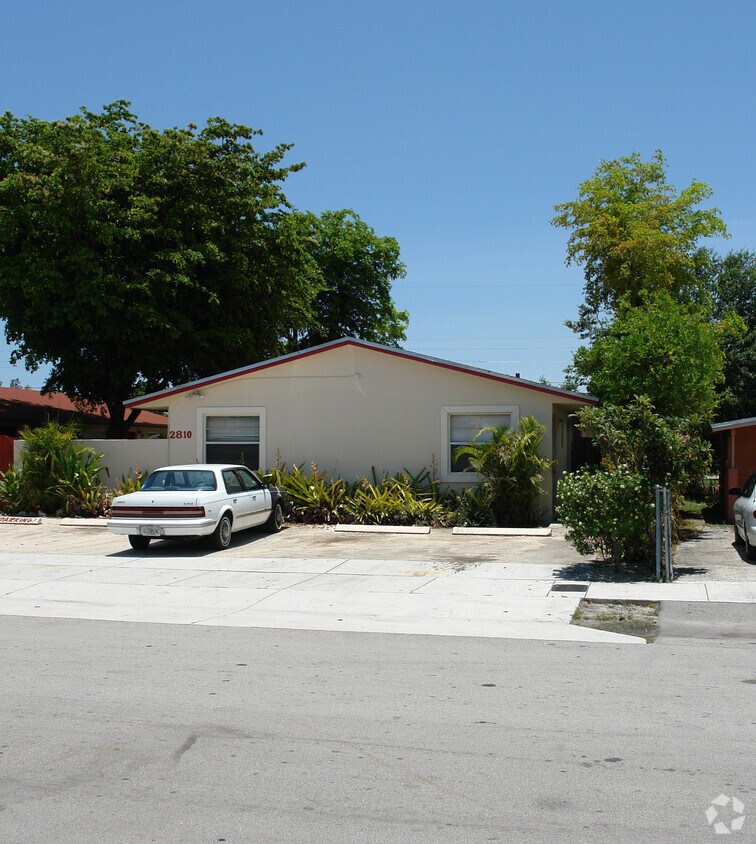 Foto del edificio - 2808-2810 NW 14th Ct