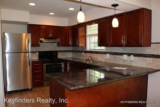 Foto principal - 8866 Bayside Ave
