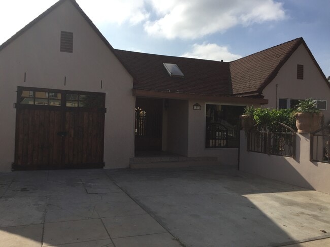 Building Photo - 1336 S Mansfield Ave