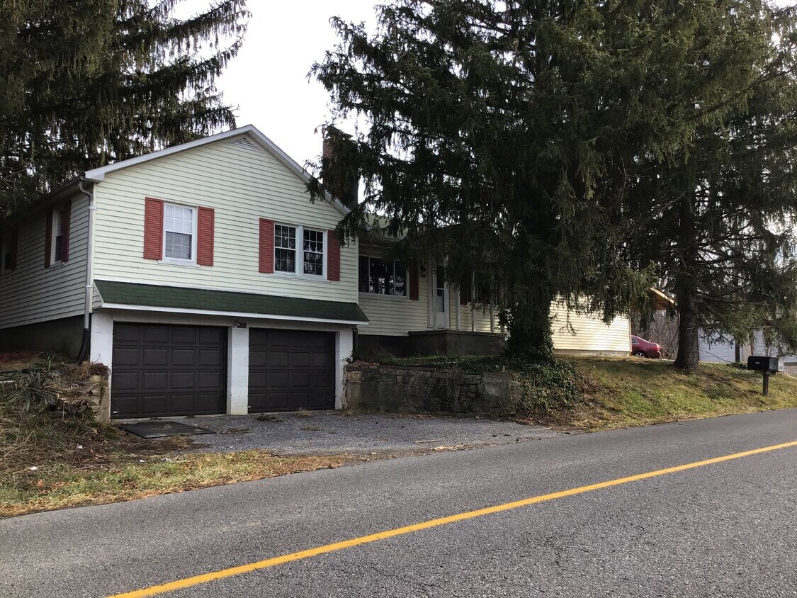 Primary Photo - SPACIOUS SINGLE-FAMILY HOME AVAILABLE