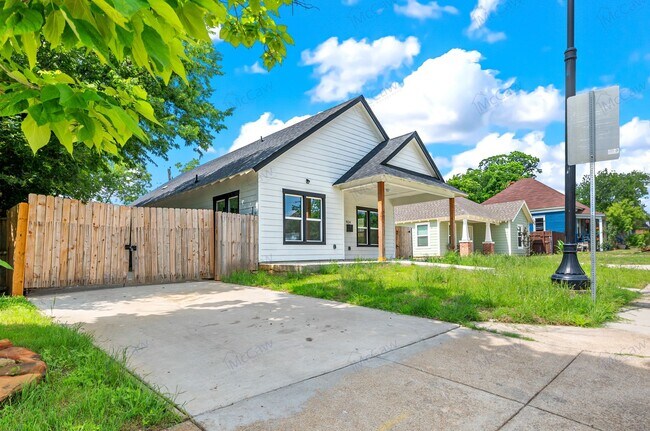 Building Photo - New 3/2 In Historic Southside Fort Worth! ...