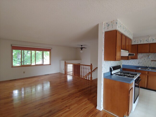Building Photo - Spacious, East Boulder Home in Great Neigh...
