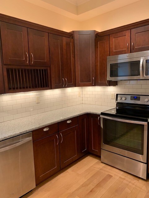 Stainless steel appliances - 123 Kirk Ave SW