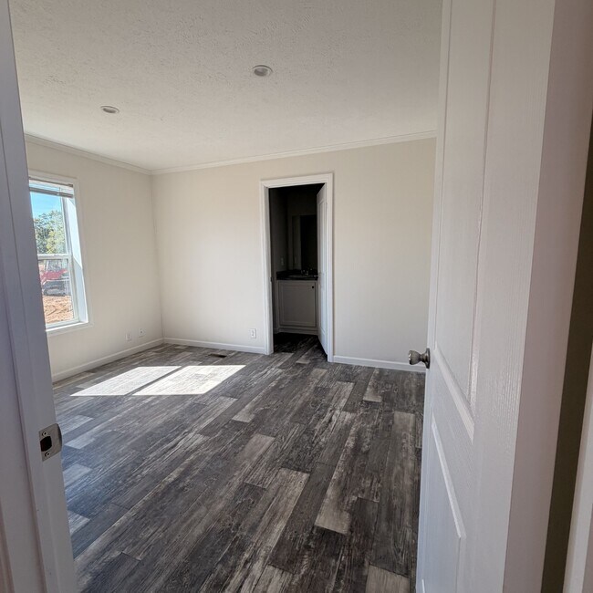 Foto del edificio - 251 Old Country Rd