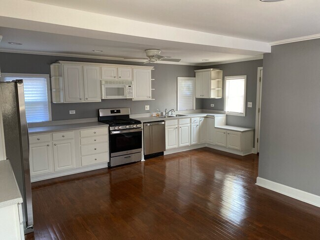 Foto del edificio - 7735 W Summerdale Ave