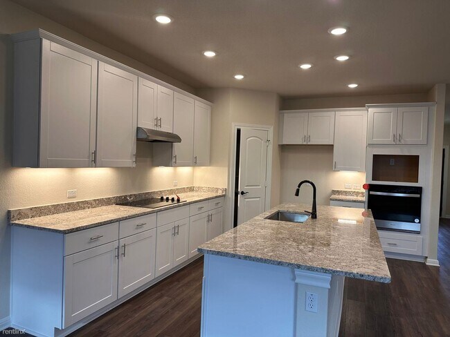 Building Photo - 5 br, 3 bath House - 32 Pacific Loon Street