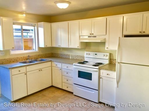 Building Photo - 1315 W 18th Ave