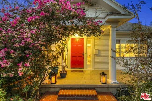 Foto del edificio - 1563 Lucretia Ave