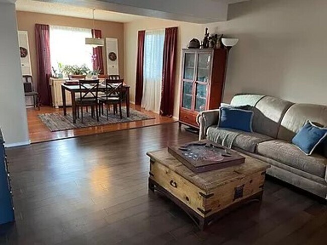 Foto del edificio - 710 Riverview Ln