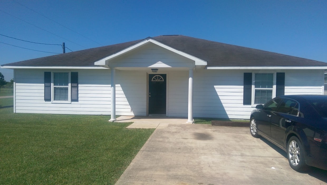 Ivory Village - 20891 Pine Island Rd