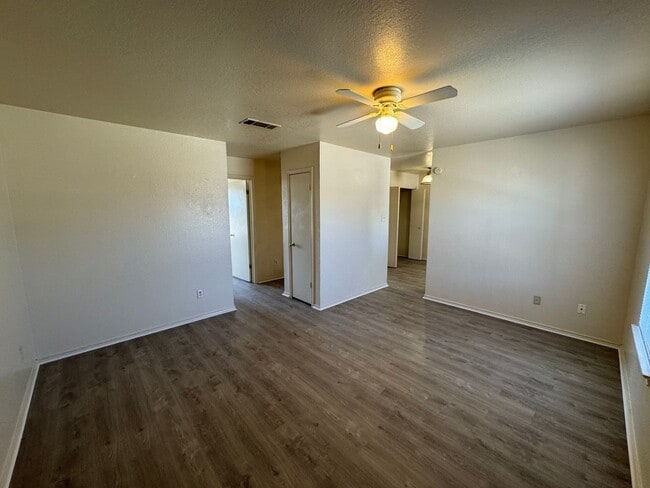 Building Photo - 1709 Cedarhill Dr