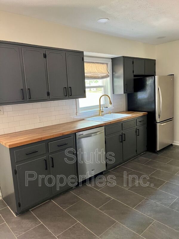 Foto del edificio - 1813 Tune Ave