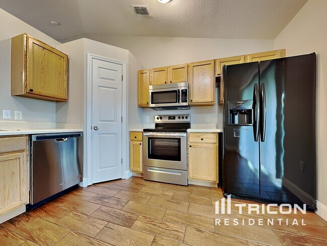Building Photo - 13235 Waterford Castle Drive Dade City FL
