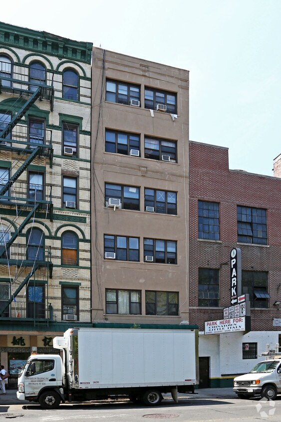 Building Photo - 87 Chrystie St