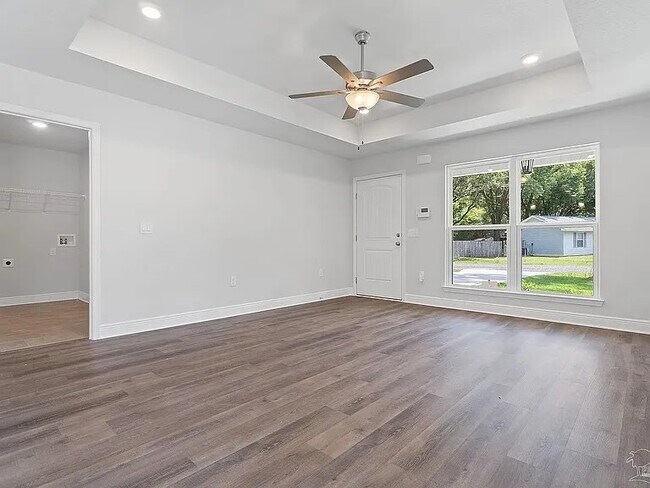 Foto del edificio - 8418 Cherry Ave