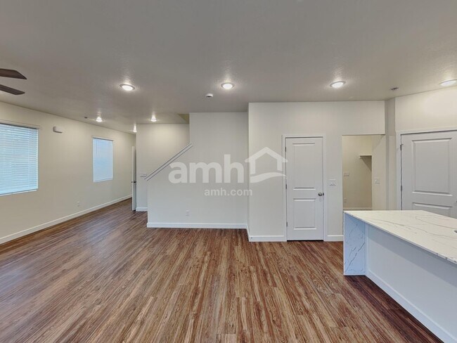 Foto del edificio - 8944 Royal Ln