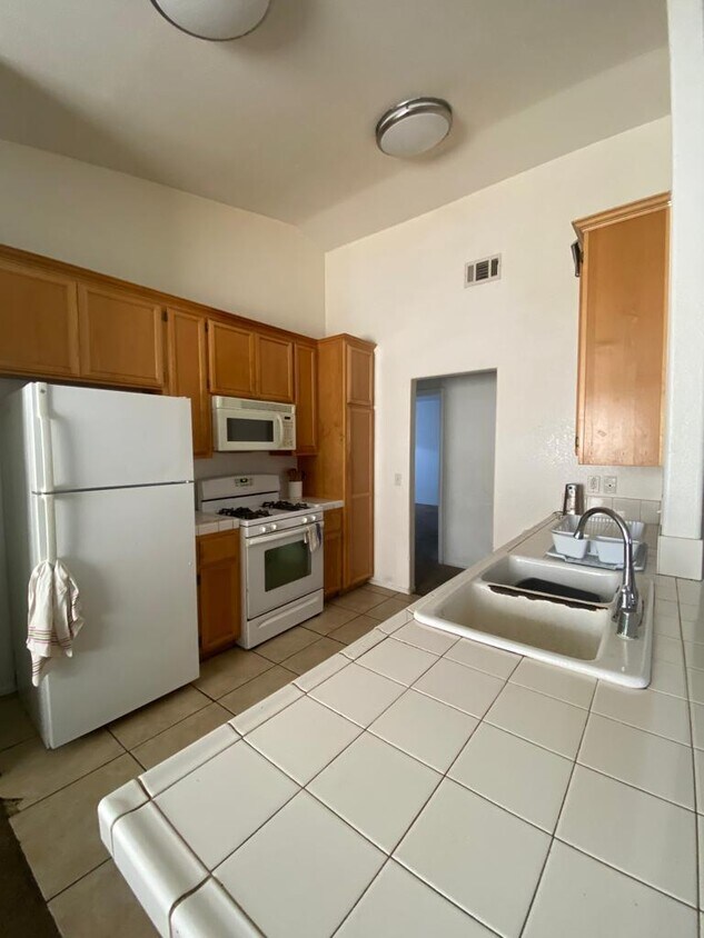 Foto principal - 268 E 7th St
