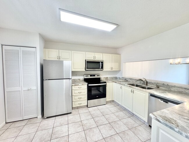 Building Photo - ** ROYAL WOOD ** 2 + DEN / 2 BATH - CONDO ...