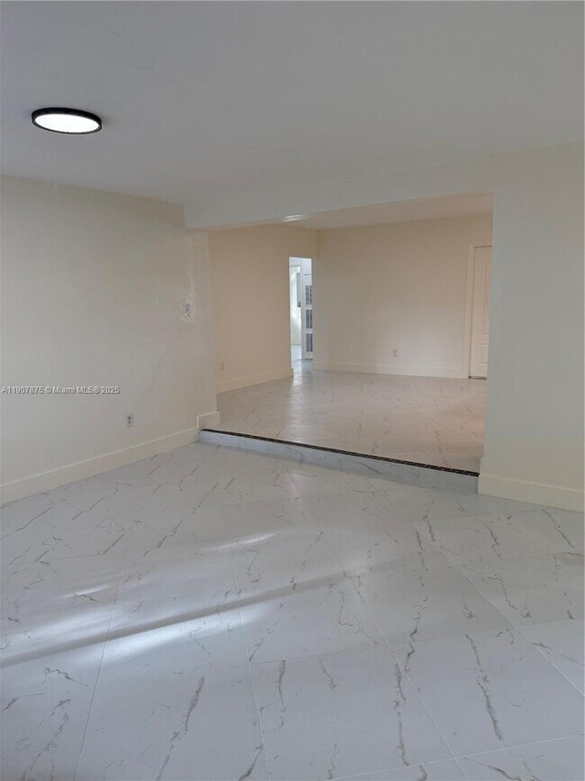 Foto del edificio - Northwest 58th Place, Hialeah, FL 33012 - 4 BR 3 BA single-family home