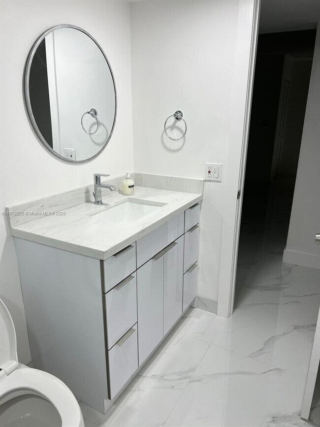 Foto del edificio - 505 Gardens Dr