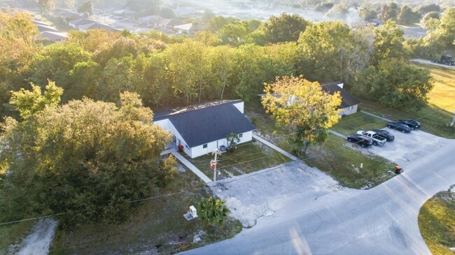 Building Photo - 2931 SE 52nd Ave