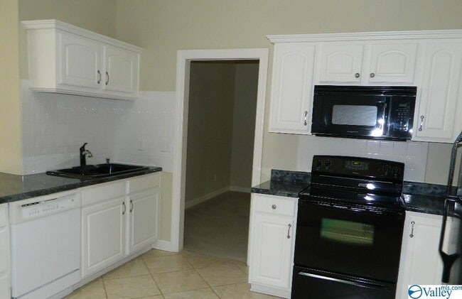 Building Photo - 3112 Waterman Dr SE