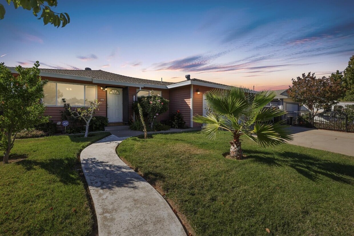 1128 Tudor St, Galt, CA 95632 House for Rent in Galt, CA