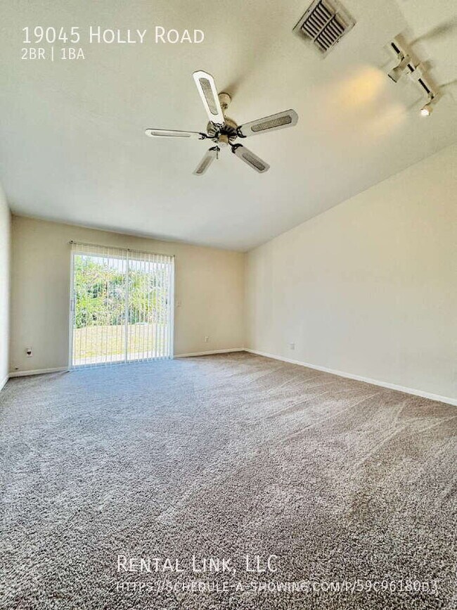 Foto del edificio - 19045 Holly Rd