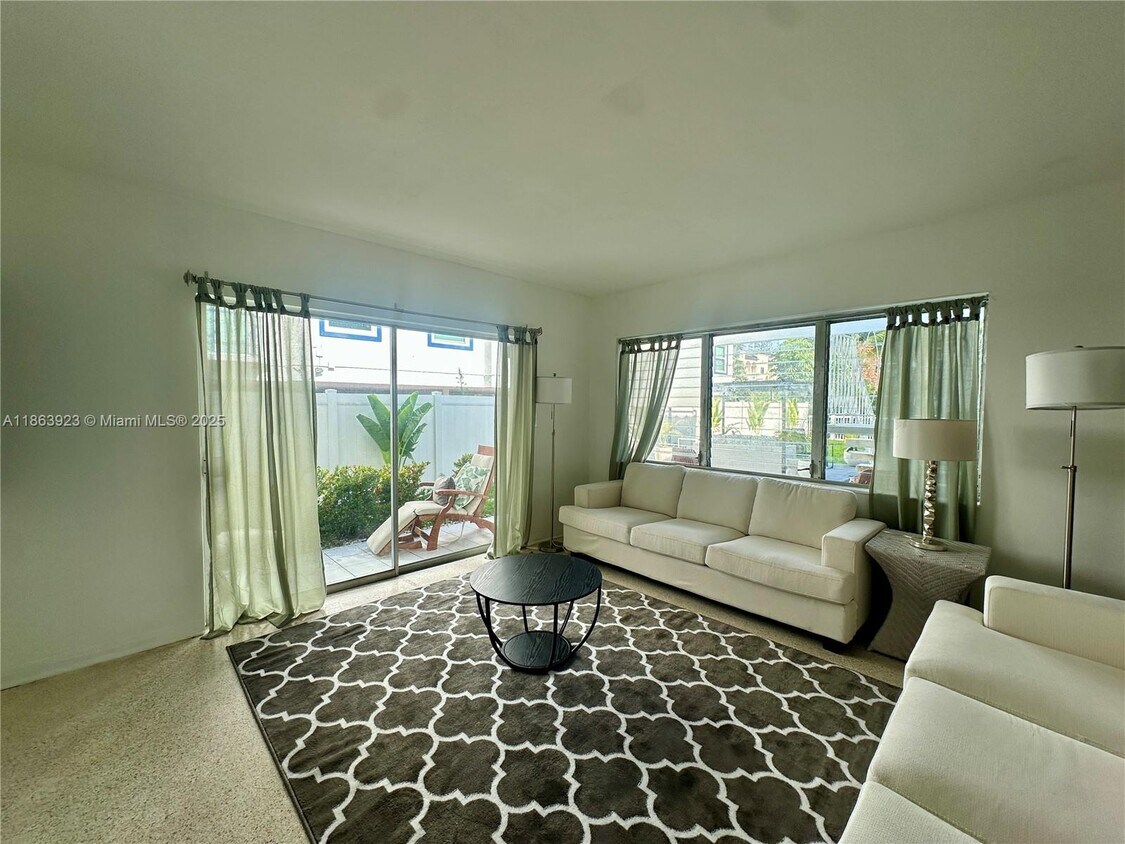 Foto principal - 1135 101st St