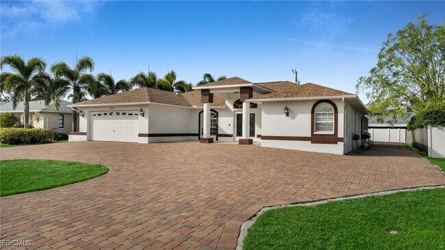 Building Photo - 3730 SE 4th Ave