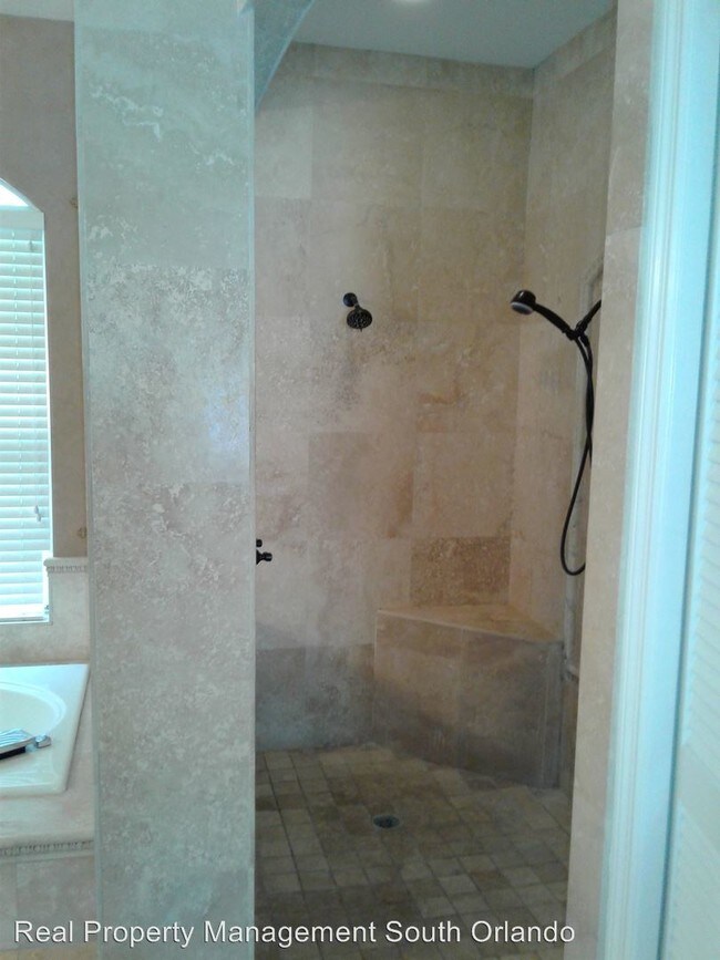 Foto del edificio - 6731 Fairway Cove Dr