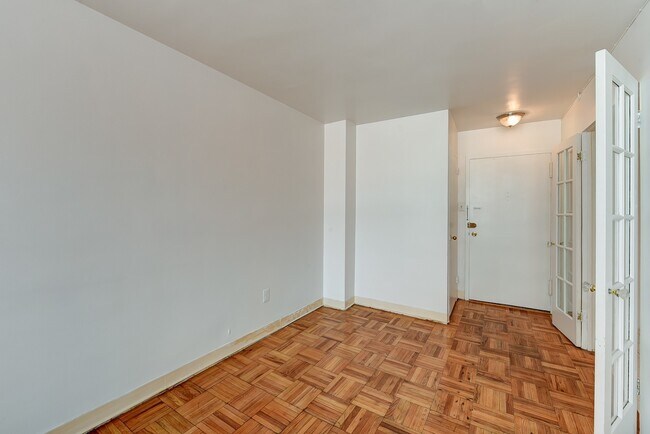 Foto del edificio - Charming & Bright Junior One Bedroom at River Place North