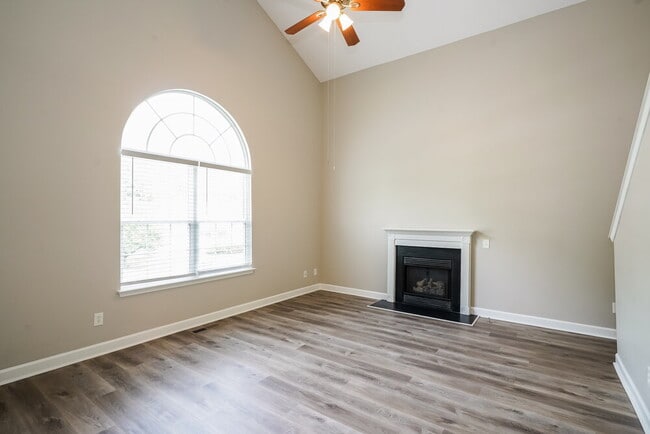 Building Photo - 685 Belgium Dr