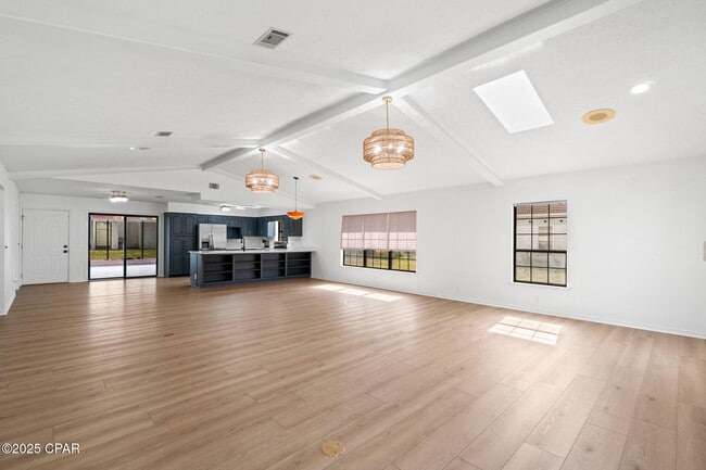 Foto del edificio - 224 E Lakeshore Dr