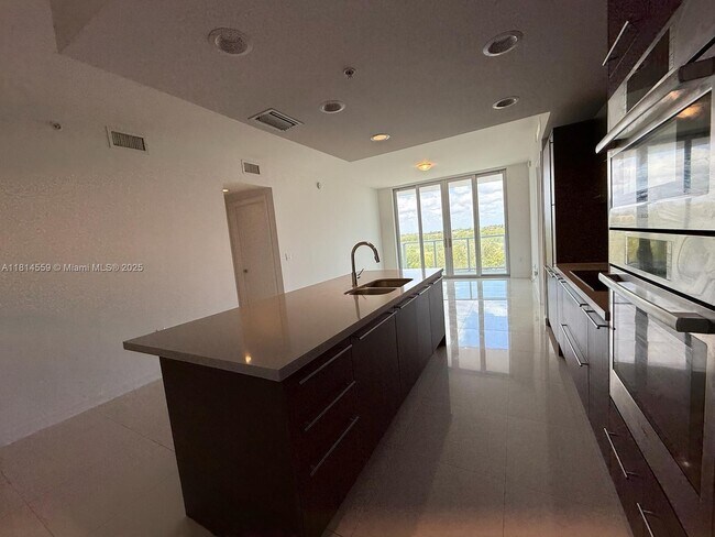 Foto del edificio - 7825 NW 107th Ave