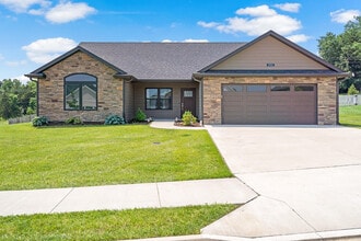 Building Photo - 5990 Tamarack Dr