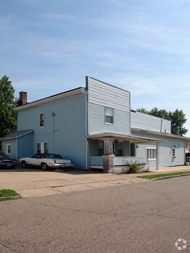 Building Photo - 701 Arlington Ave NW