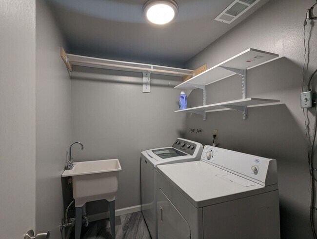 Foto del edificio - 2 br, 1 bath House - 9710 Woodlawn Ave N
