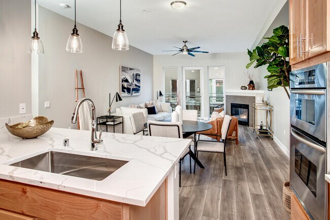 Building Photo - 375 Kirkland Ave