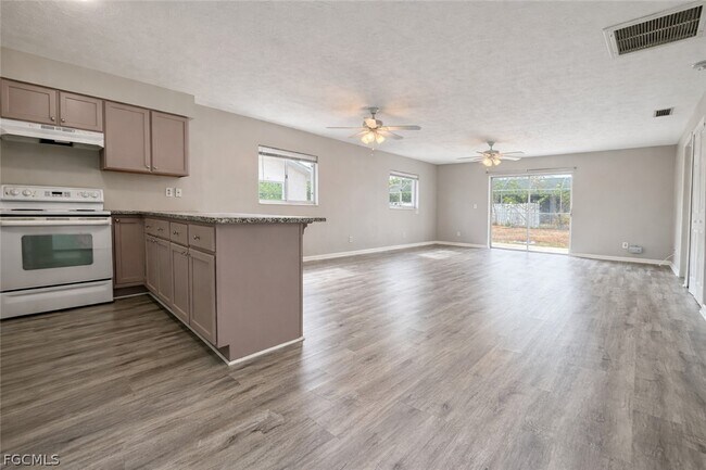 Foto del edificio - 1718 SW Santa Barbara Pl