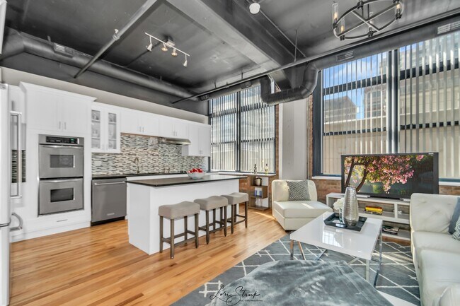 Building Photo - 124 W Polk St