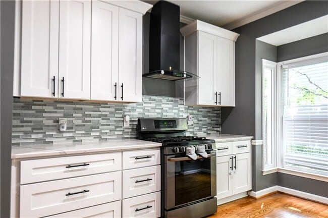 Building Photo - 304 Bridle Path