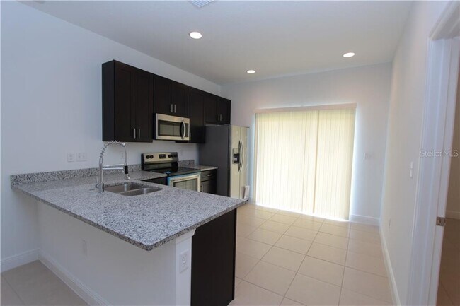 Building Photo - 627 Yak Ct