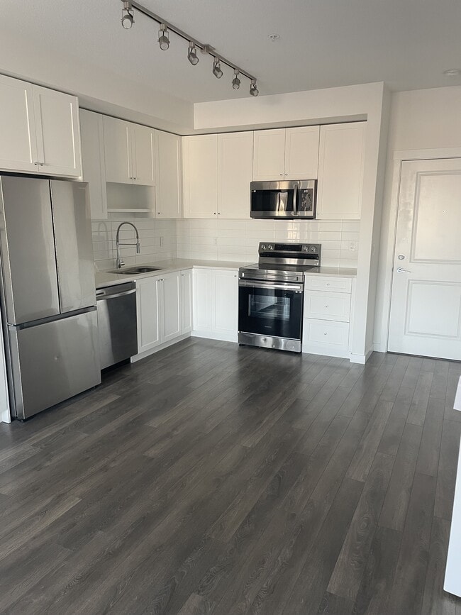 Building Photo - 15858 Fraser Hwy