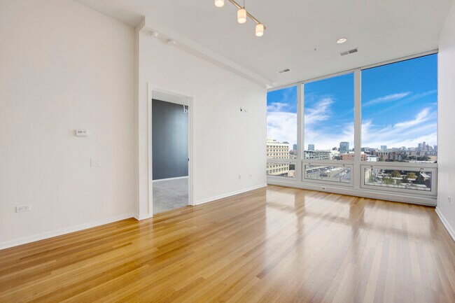Foto del edificio - 500 W Superior St